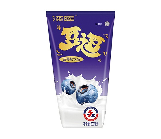 藍(lán)莓奶飲品